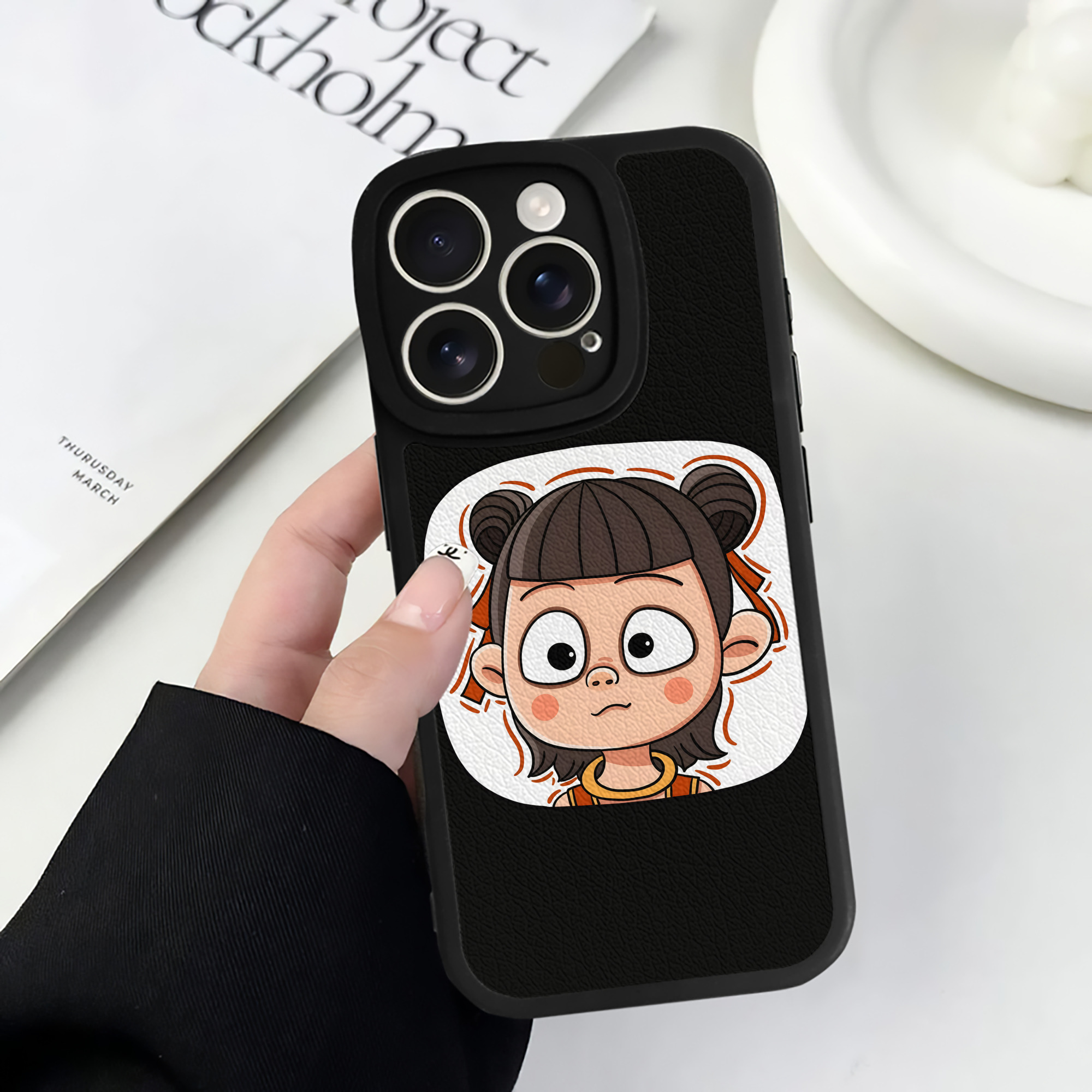 （画像用） Ne Zha 2 ナタ 魔童の大暴れ 【iPhone 16シリーズ対応】シリコンスマホケース（レザー調） 材質：シリコン